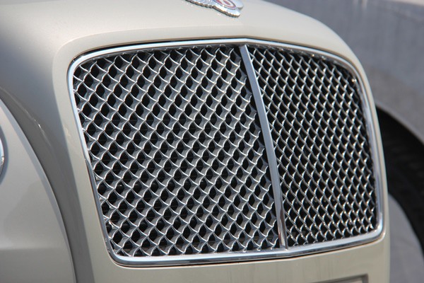 Nhiều xe sang đang xếp hàng tại cảng Hải Phòng